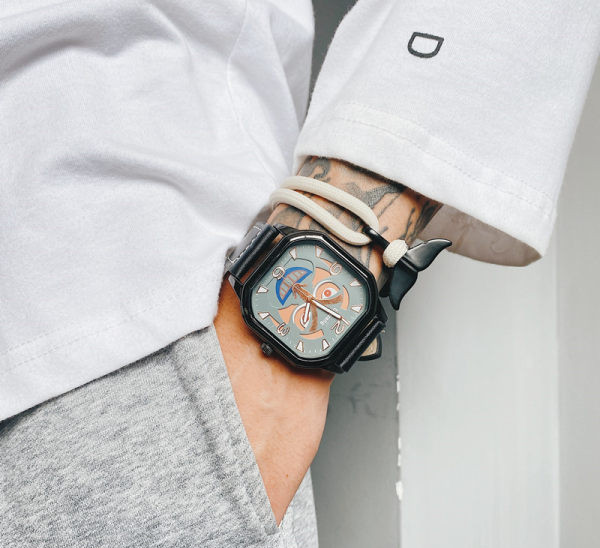 Uus mudel, ruudukujuline meeste käekell