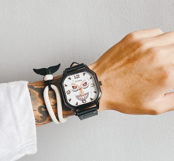 Uus mudel, ruudukujuline meeste käekell