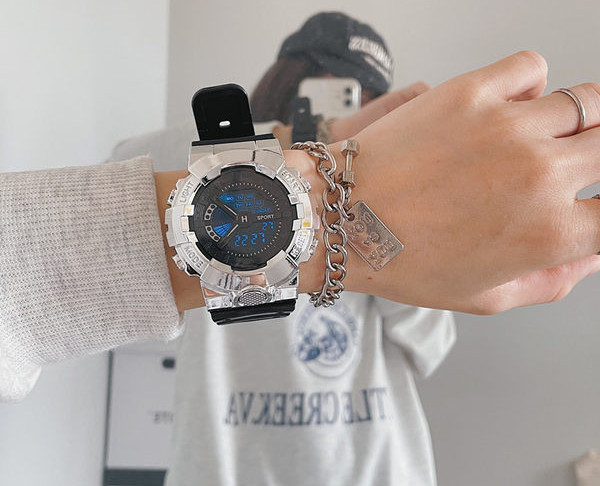 Sportinis-kasdienis laikrodis su gumine rankena - unisex modelis