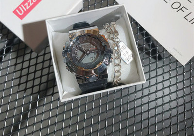 Apvalus, vandeniui atsparus vyriškas laikrodis