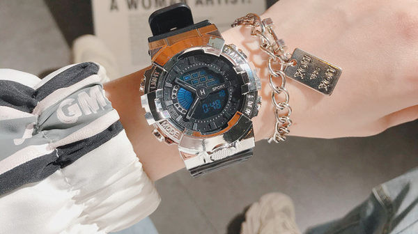 Apvalus, vandeniui atsparus vyriškas laikrodis