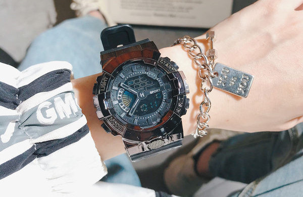 Apvalus, vandeniui atsparus vyriškas laikrodis