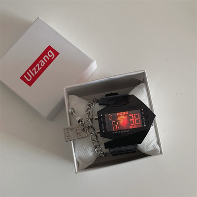 Meeste elektrooniline käekell jäävalgustusega