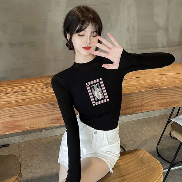 Bluză de damă elastică cu mâneci lungi și imprimeu