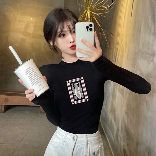 Bluză de damă elastică cu mâneci lungi și imprimeu