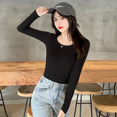 Vienspalvė moteriška palaidinė apvalia iškirpte – prigludęs modelis