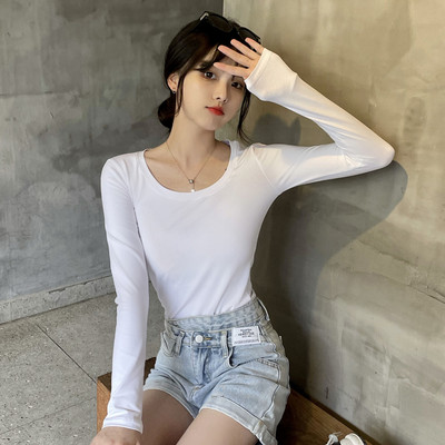 Vienspalvė moteriška palaidinė apvalia iškirpte – prigludęs modelis