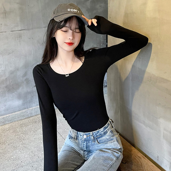 Vienspalvė moteriška palaidinė apvalia iškirpte – prigludęs modelis