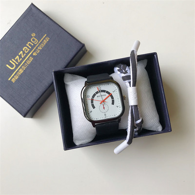 Ceas de bărbați cu cadran pătrat - în stil retro