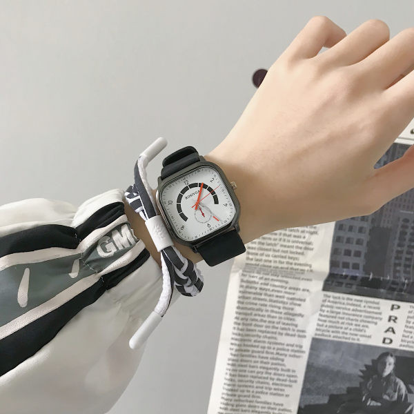 Ceas de bărbați cu cadran pătrat - în stil retro