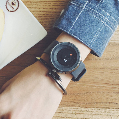 Švaraus modelio mechaninis vyriškas laikrodis