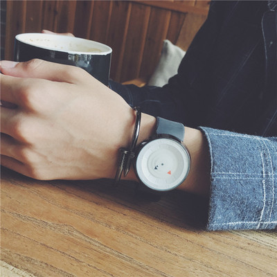 Švaraus modelio mechaninis vyriškas laikrodis