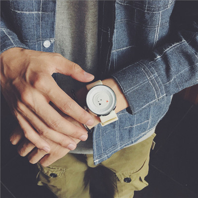 Švaraus modelio mechaninis vyriškas laikrodis