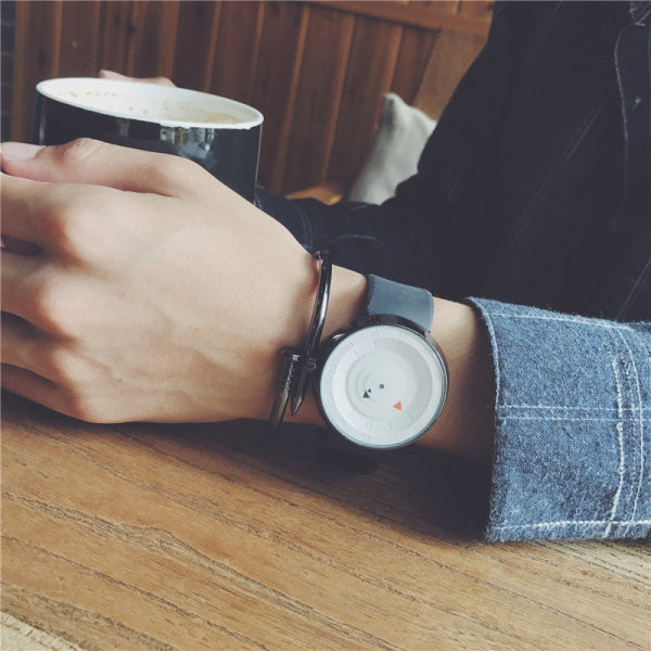 Švaraus modelio mechaninis vyriškas laikrodis