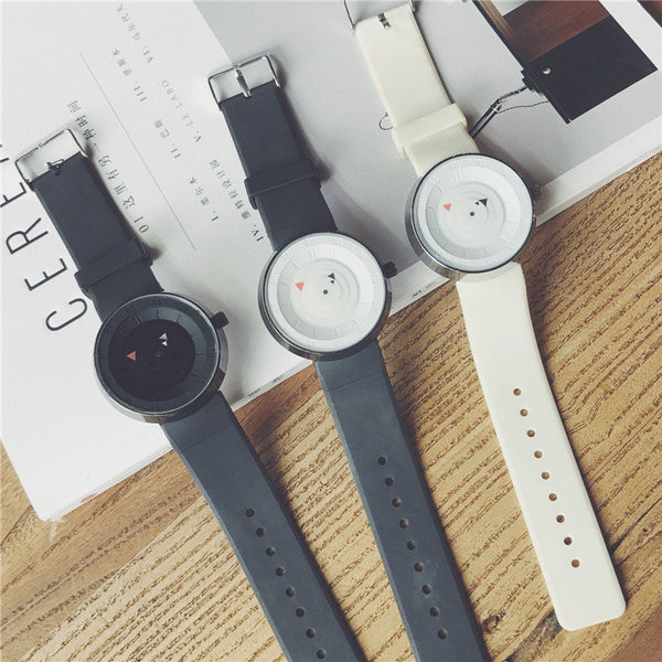 Švaraus modelio mechaninis vyriškas laikrodis