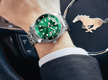 Vyriškas vandeniui atsparus laikrodis su metaline apyranke