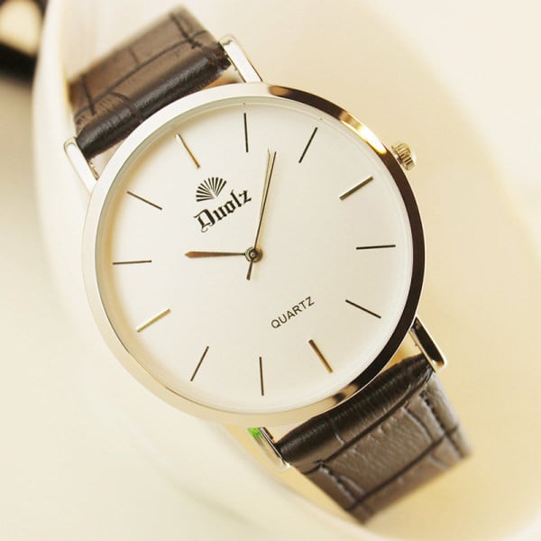 Vandeniui atsparus laikrodis su apvaliu ciferblatu