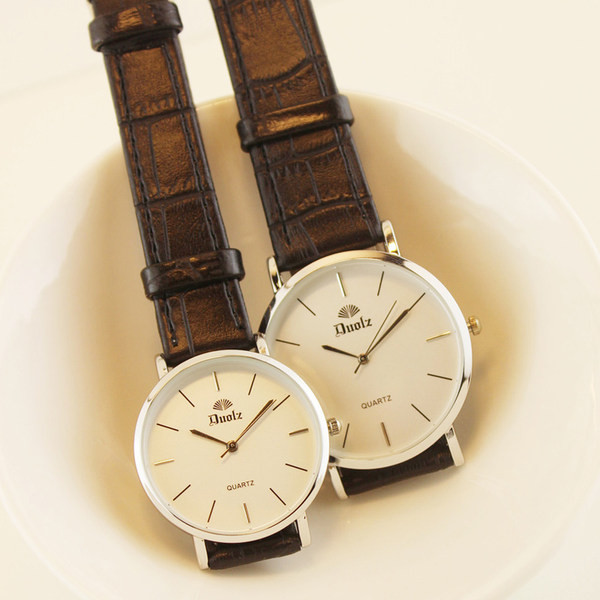 Vandeniui atsparus laikrodis su apvaliu ciferblatu