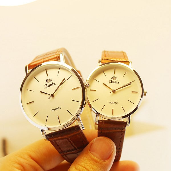 Vandeniui atsparus laikrodis su apvaliu ciferblatu