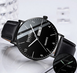 Üliõhukese sihverplaadi ja helendavate osutitega meeste käekell