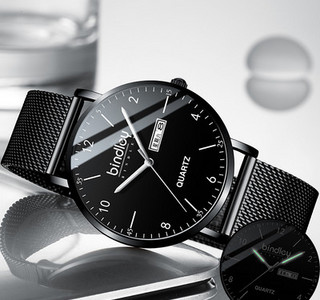 Üliõhukese sihverplaadi ja helendavate osutitega meeste käekell