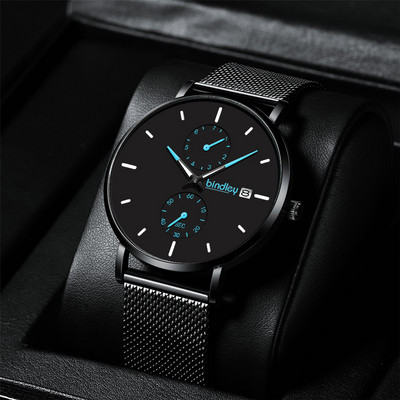 Üliõhukese sihverplaadi ja helendavate osutitega meeste käekell