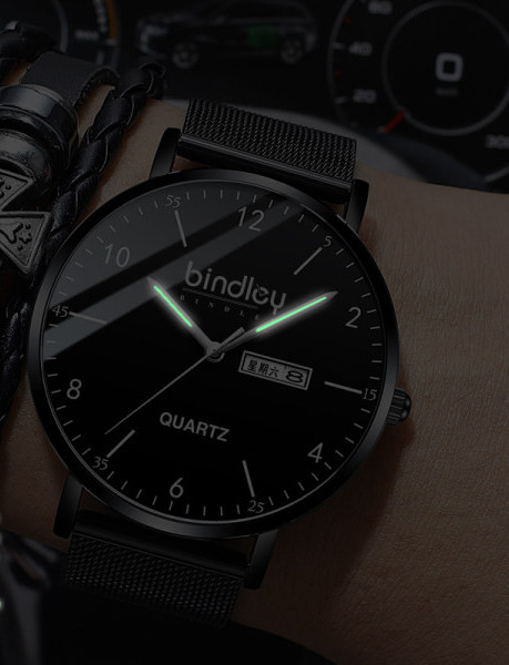 Üliõhukese sihverplaadi ja helendavate osutitega meeste käekell