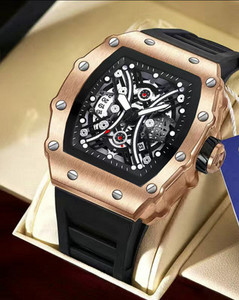 Mechaninis laikrodis su kvadratiniu ciferblatu - atsparus vandeniui