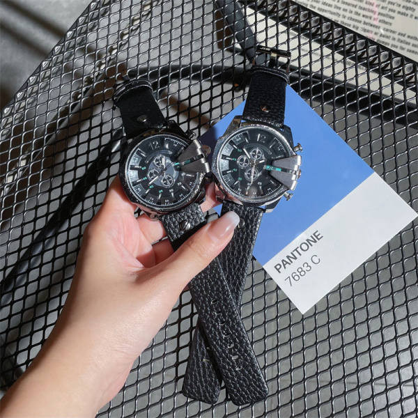 Paprastas vyriškas laikrodis su odiniu dirželiu