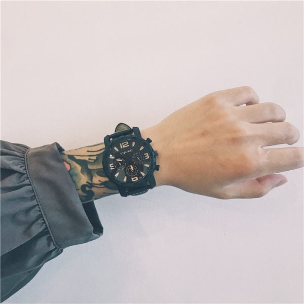 Vyriškas laisvalaikio laikrodis su odine apyranke