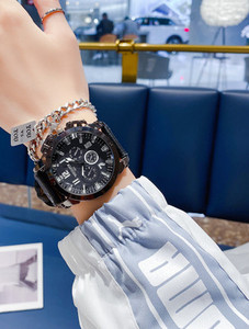 Naujo modelio vandeniui atsparus vyriškas laikrodis