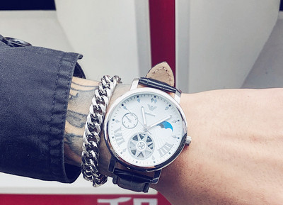 Naujo modelio vandeniui atsparus vyriškas laikrodis