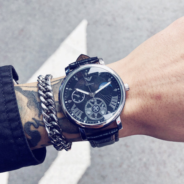 Naujo modelio vandeniui atsparus vyriškas laikrodis