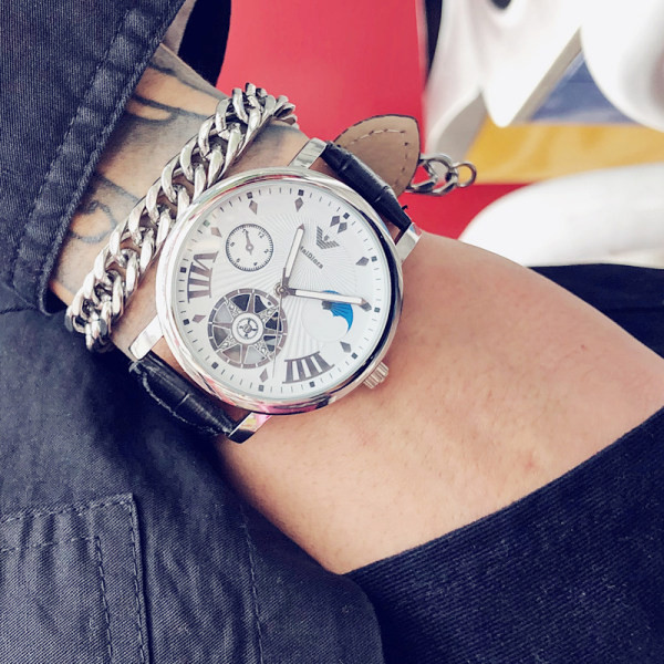 Naujo modelio vandeniui atsparus vyriškas laikrodis