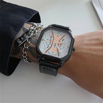 Férfi karóra négyzet alakú számlappal