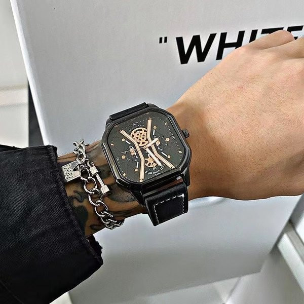 Sportinis laikrodis su kvadratiniu ciferblatu ir ekologiškos odos apyranke