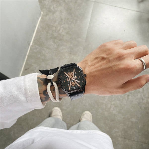 Sportinis laikrodis su kvadratiniu ciferblatu ir ekologiškos odos apyranke