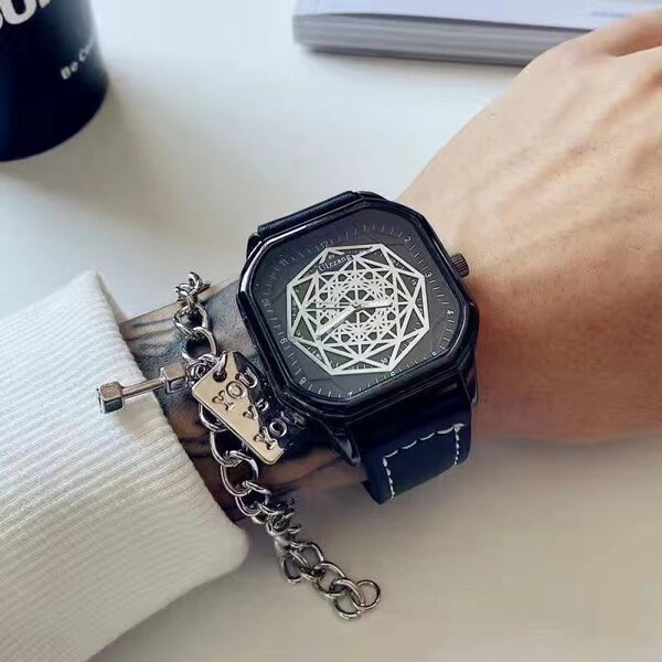 Vyriškas laikrodis su kvadratiniu ciferblatu ir ekologiškos odos apyranke