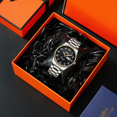 Elegáns férfi karóra fém szíjjal