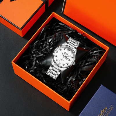 Elegáns férfi karóra fém szíjjal