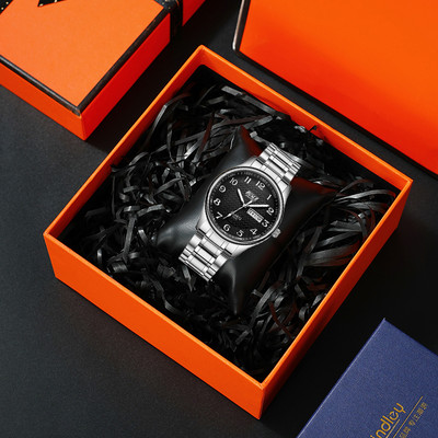 Elegáns férfi karóra fém szíjjal