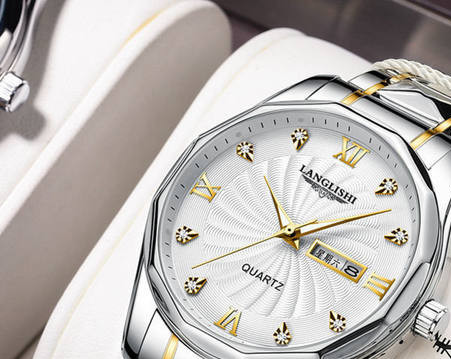 Elegáns férfi karóra fém szíjjal