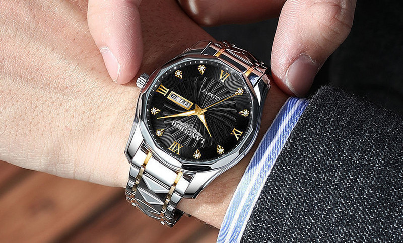 Elegáns férfi karóra fém szíjjal