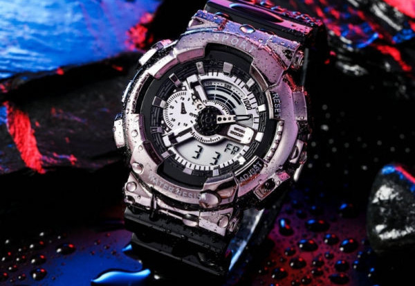 Paprastas vyriškas laikrodis su kalendoriumi ir žadintuvu