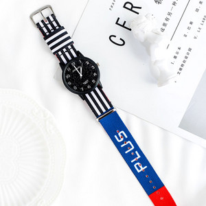 Vyriškas laikrodis su apvaliu ciferblatu ir tekstiliniu dirželiu