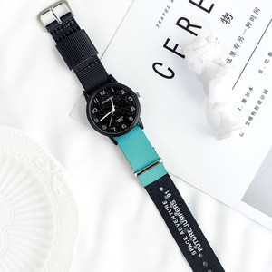 Vyriškas laikrodis su apvaliu ciferblatu ir tekstiliniu dirželiu