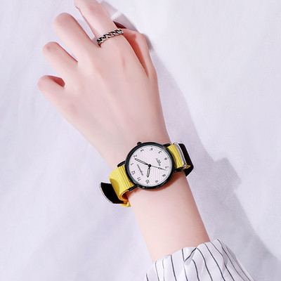 Vyriškas laikrodis su apvaliu ciferblatu ir tekstiliniu dirželiu