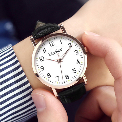 Vyriškas laikrodis su apvaliu ciferblatu ir tekstiliniu dirželiu