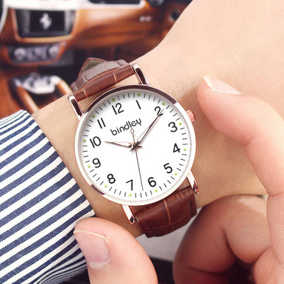 Vyriškas laikrodis su apvaliu ciferblatu ir tekstiliniu dirželiu