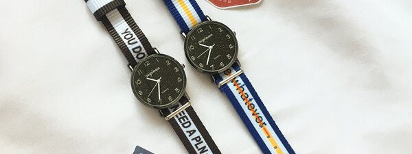 Vyriškas laikrodis su apvaliu ciferblatu ir tekstiliniu dirželiu